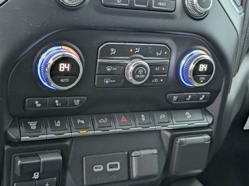 Used 2022 GMC Sierra 2500 Denali AWD/4WD image 17