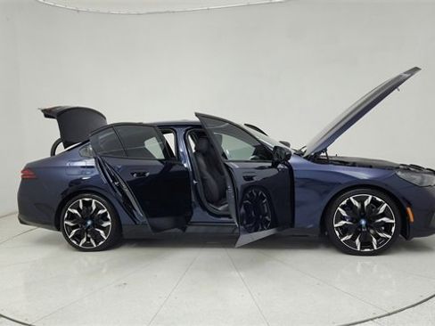 Used 2025 BMW i5 eDrive40i w/ M Sport Package image 69