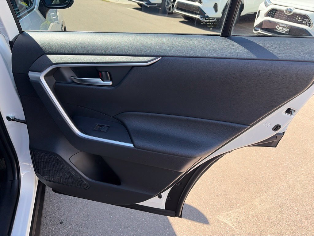 Used 2025 Toyota RAV4 SE AWD/4WD image 14
