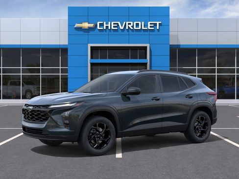 New 2026 Chevrolet Trax LT w/ Driver Confidence Package FWD image 2