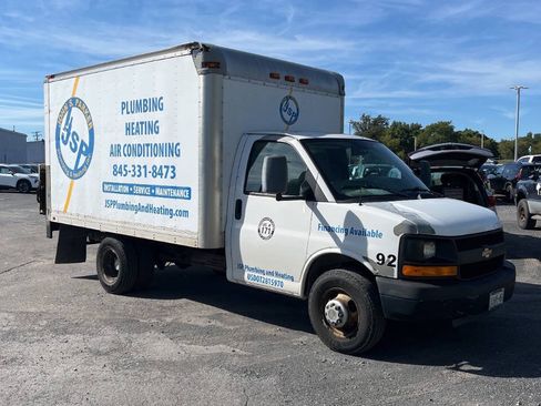 Used 2010 Chevrolet Express 3500 RWD image 2