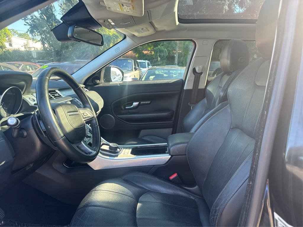 Used 2017 Land Rover Range Rover Evoque SE AWD/4WD image 9