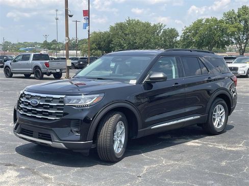 New 2025 Ford Explorer Active image 7