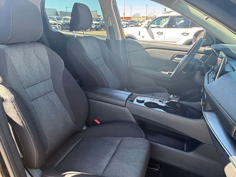 Used 2025 Nissan Rogue SV image 35