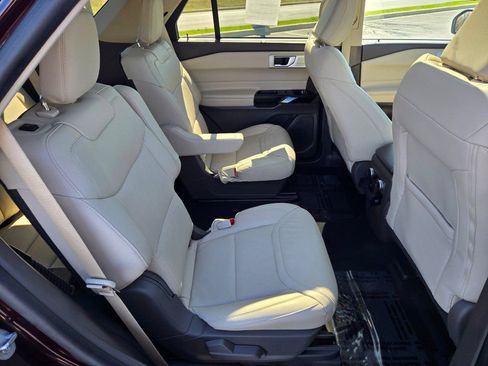 Certified 2023 Ford Explorer Platinum w/ Technology Package AWD/4WD image 13