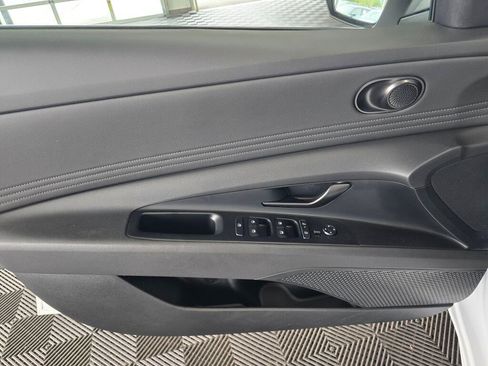 Used 2025 Hyundai Elantra SEL FWD image 31
