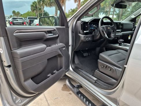 Certified 2025 Chevrolet Silverado 1500 LTZ w/ LTZ Premium Package AWD/4WD image 8