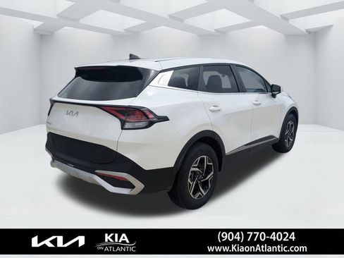Used 2025 Kia Sportage LX FWD image 3