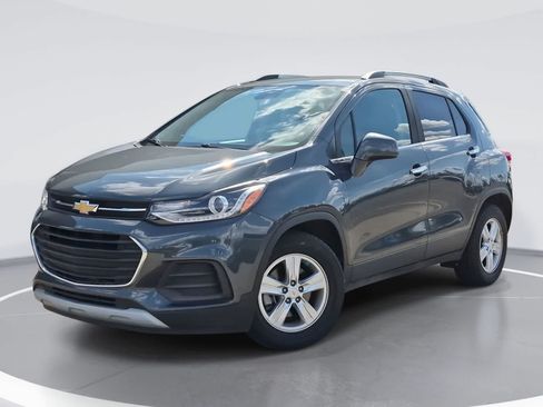 Used 2018 Chevrolet Trax LT w/ LT Convenience Package FWD image 1