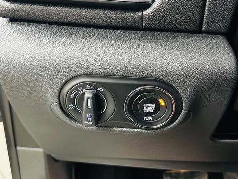 Used 2021 Maserati Levante image 14