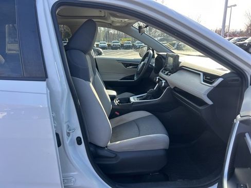 Used 2020 Toyota RAV4 XLE image 15