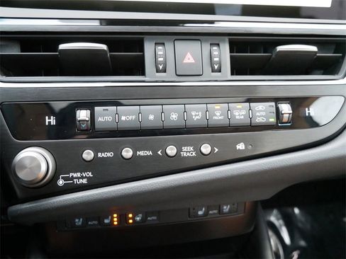 Certified 2025 Lexus ES 350 w/ Premium Package image 20