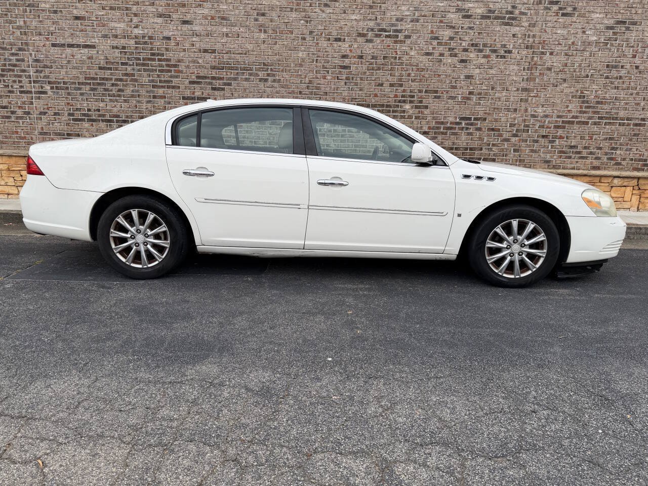 Used 2009 Buick Lucerne CXL FWD image 7