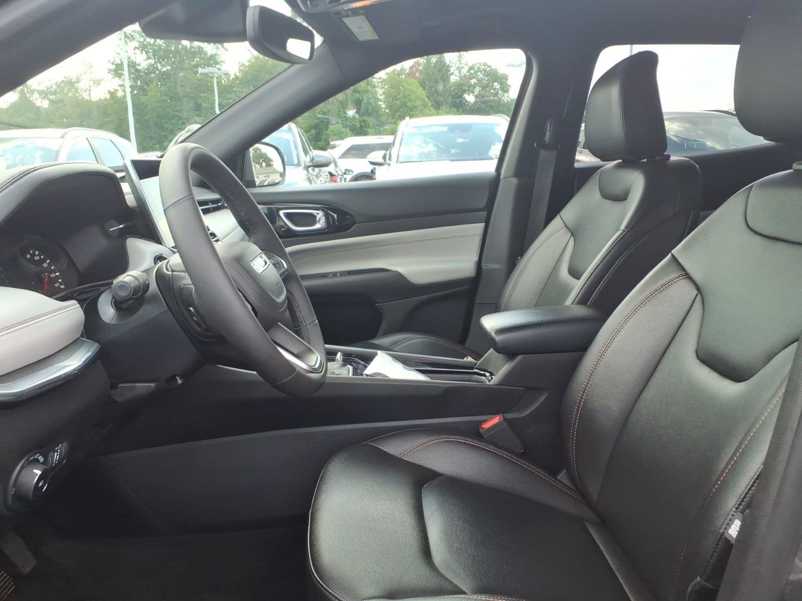 Used 2024 Jeep Compass Limited w/ Sun and Sound Group AWD/4WD image 21