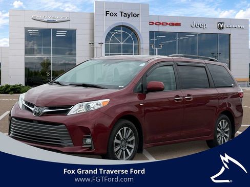 Used 2020 Toyota Sienna XLE w/ XLE Navigation Package AWD/4WD image 1