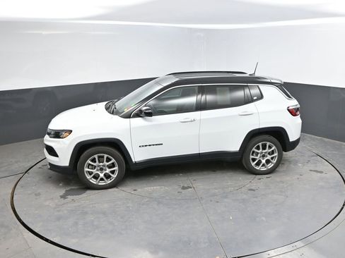 Used 2025 Jeep Compass Limited AWD/4WD image 21