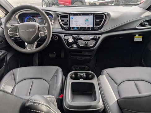 New 2026 Chrysler Pacifica Select image 8