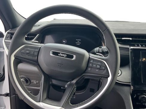 New 2025 Jeep Grand Cherokee L Laredo image 12