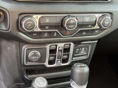 Used 2025 Jeep Wrangler Unlimited Sport AWD/4WD image 30