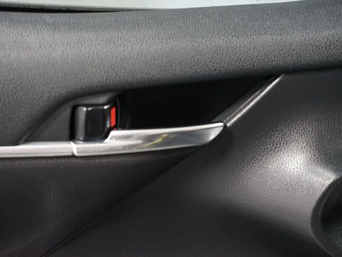 Certified 2020 Toyota Camry SE image 29