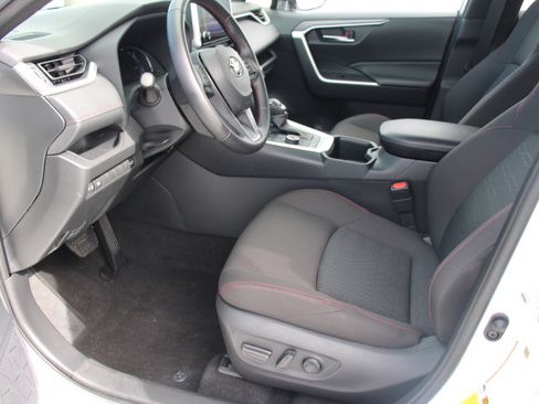 Certified 2025 Toyota RAV4 SE image 11