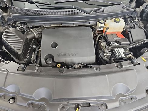 Used 2019 Chevrolet Traverse LT w/ LPO, Blackout Package AWD/4WD image 38