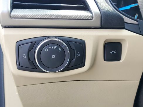 Used 2015 Ford Fusion SE FWD image 8