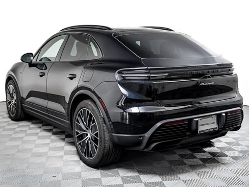 Certified 2025 Porsche Macan 4 Electric AWD/4WD image 3