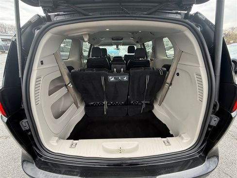 Used 2018 Chrysler Pacifica Touring-L image 25