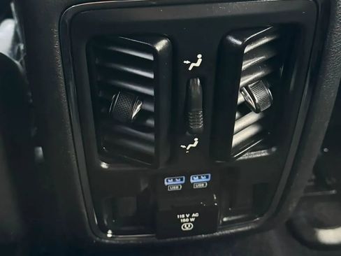 Used 2021 Jeep Grand Cherokee Limited image 15