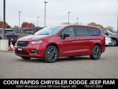 New 2026 Chrysler Pacifica Select