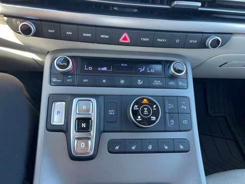 Used 2024 Hyundai Palisade Limited AWD/4WD image 21