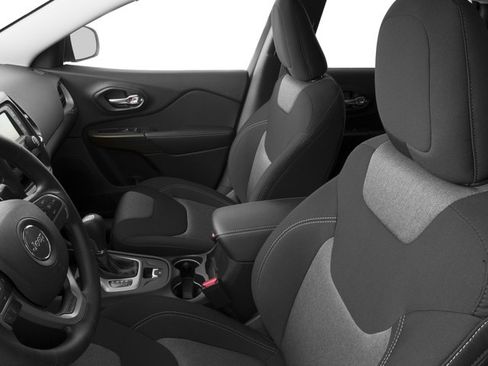 Certified 2016 Jeep Cherokee Sport image 9