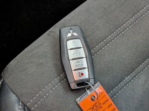 Used 2024 Mitsubishi Outlander SE image 37