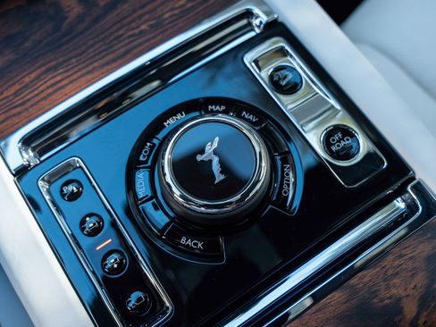 Certified 2022 Rolls-Royce Cullinan image 35
