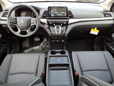 New 2026 Honda Odyssey Touring image 11