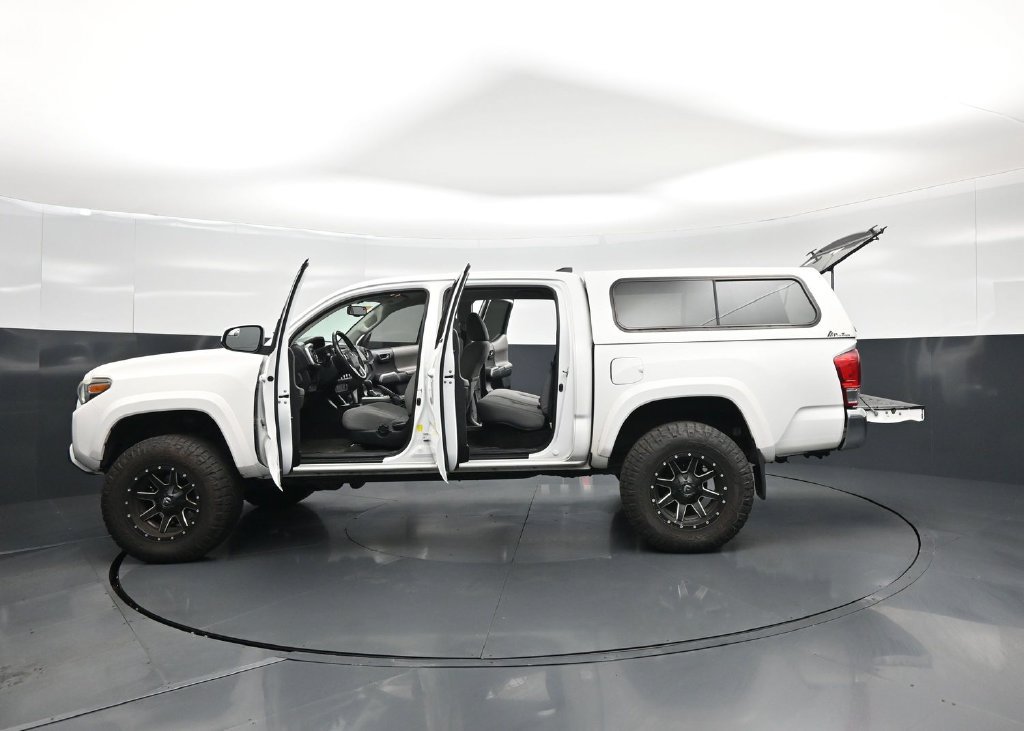 Used 2017 Toyota Tacoma SR5 w/ Tow Package AWD/4WD image 31