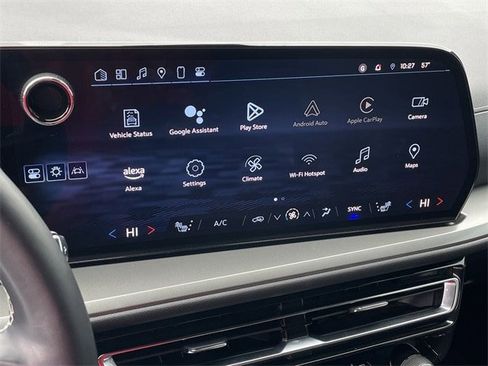 Used 2024 Chevrolet Traverse LT image 17