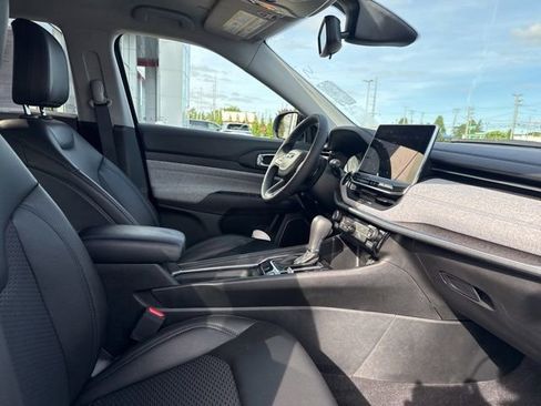 Used 2022 Jeep Compass Latitude AWD/4WD image 24