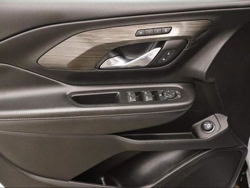 Used 2024 GMC Terrain SLT image 17