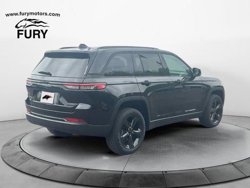 Used 2025 Jeep Grand Cherokee Limited w/ Black Appearance Package AWD/4WD image 3