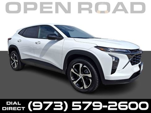 Used 2024 Chevrolet Trax RS w/ Driver Confidence Package FWD image 1