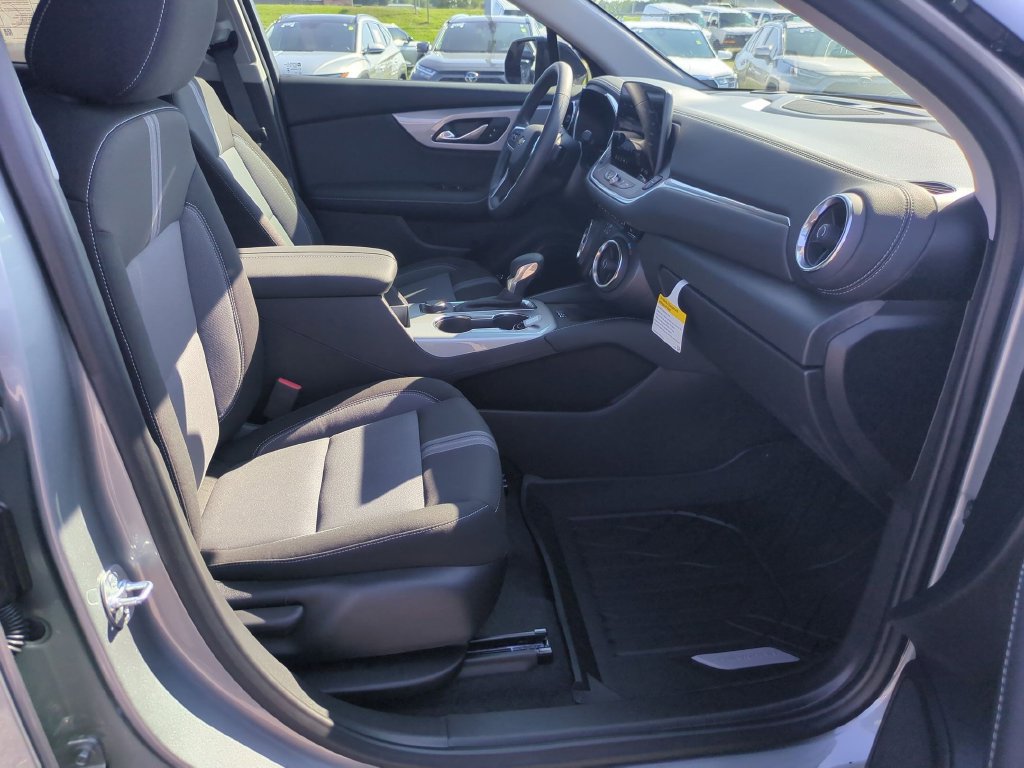 New 2026 Chevrolet Blazer LT w/ Convenience Package FWD image 32