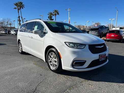 Used 2022 Chrysler Pacifica Touring-L image 1