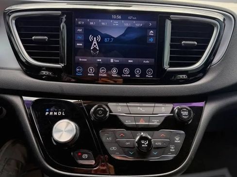 Used 2019 Chrysler Pacifica Touring Plus w/ S Appearance Package FWD image 15
