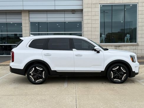 Used 2023 Kia Telluride S image 7