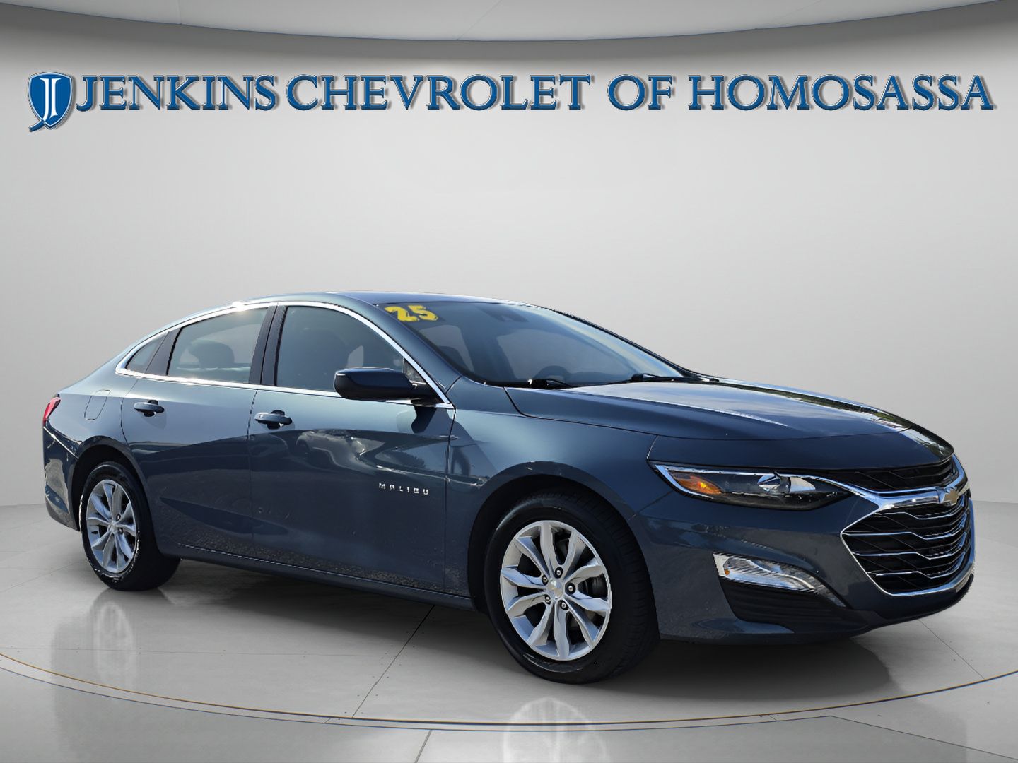 Used 2025 Chevrolet Malibu LT FWD image 2