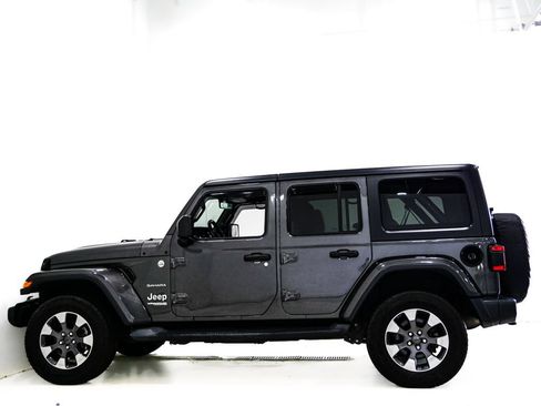 Used 2018 Jeep Wrangler Unlimited Sahara AWD/4WD image 6