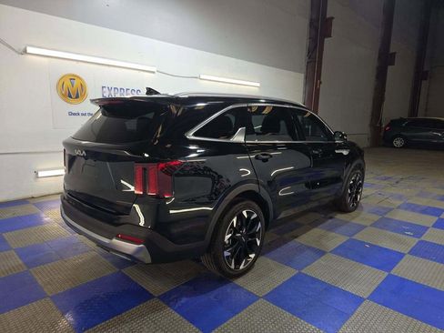 Used 2024 Kia Sorento EX image 2
