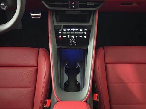 Certified 2025 Porsche Macan 4S Electric AWD/4WD image 22